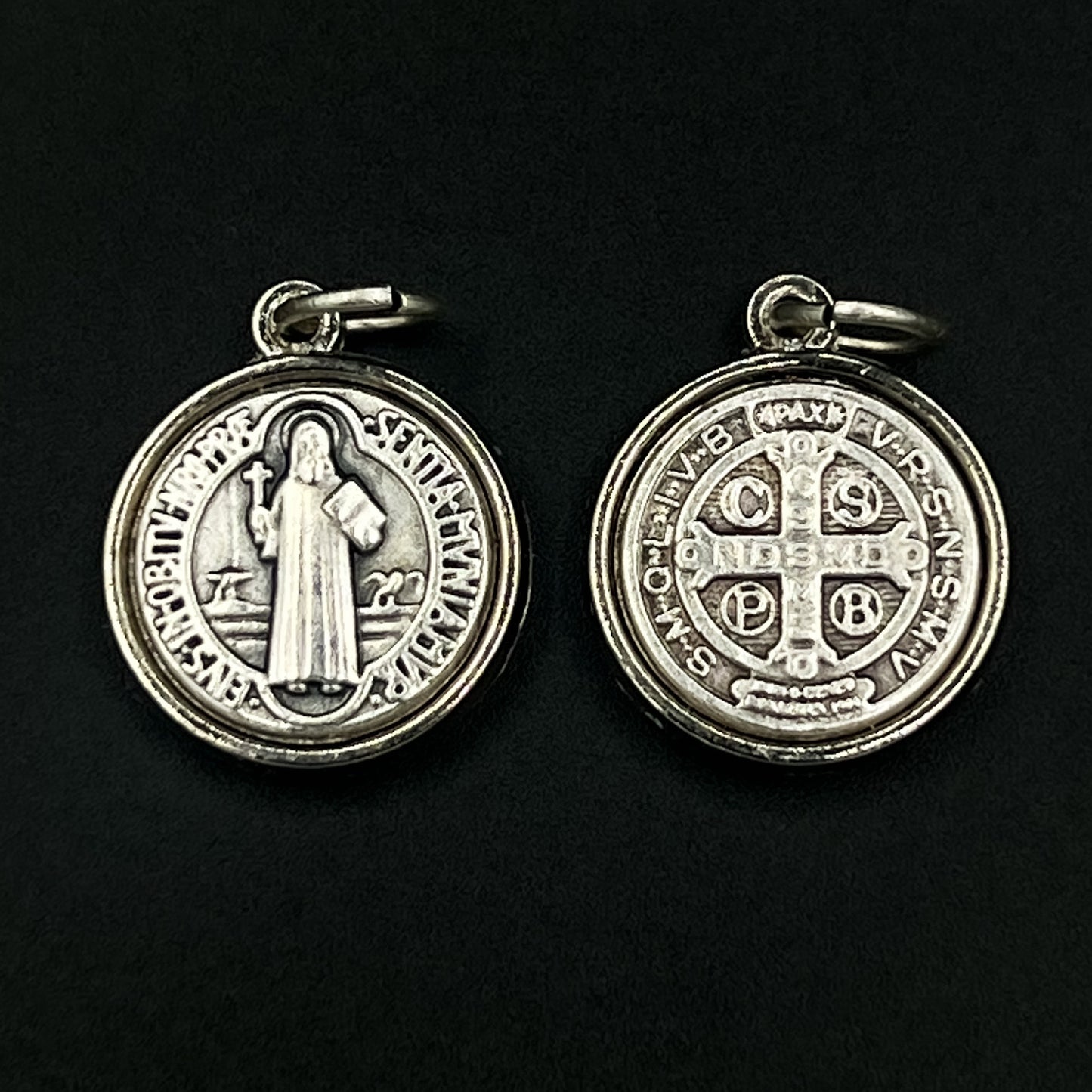 Saint Benedict Round 17mm
