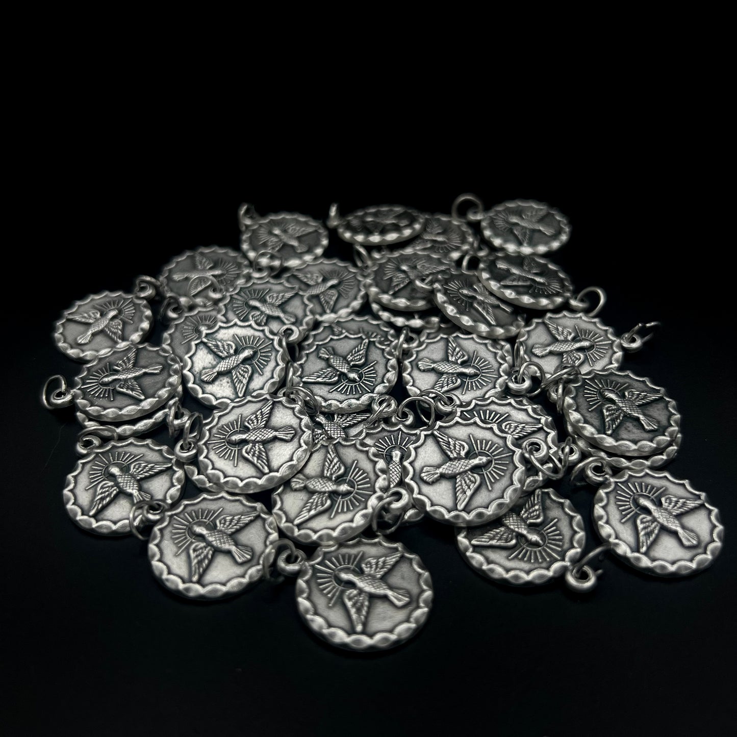 Holy Spirit Round Silver 19mm